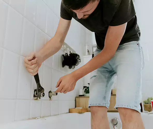 Affordable Bathtub Faucet Replacement in Greenlawn: Choose Experienced Local Technicians